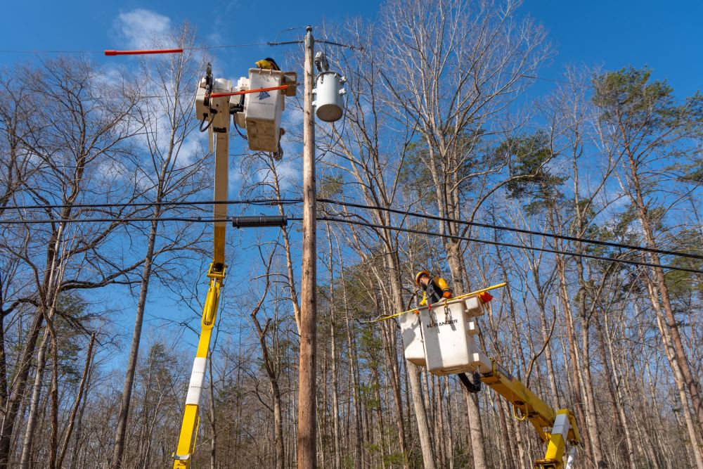 April CL_Story_Lineworker Cover